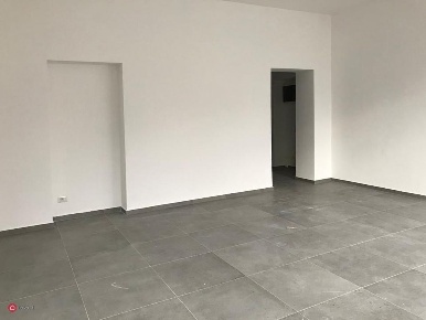 Foto Locale commerciale a Acerra Centro di 60 m² con 1 locali in affitto