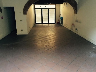 Foto Locale commerciale a Montevarchi di 90 m² con 2 locali in vendita