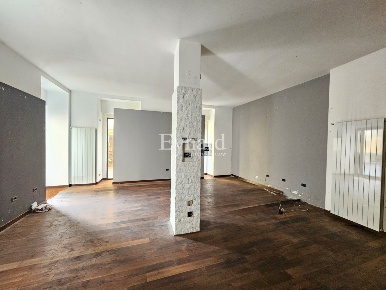 Foto Locale commerciale a Clusone Centro di 280 m² con 3 locali in affitto
