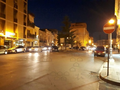 Foto Negozio in Corso Cavour, Milazzo Centro di 65 m² con 1 locali