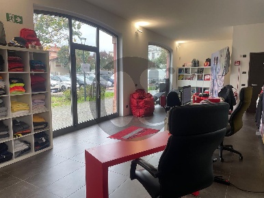 Foto Negozio in via isole lipari, Brescia Brescia Due di 74 m² con 1 locali