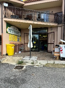 Foto Negozio in via Roma, Rocca di Papa Centro di 110 m² con 1 locali