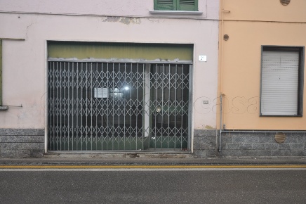 Foto Negozio in via San Defendente, Boffalora sopra Ticino Centro di 40 m²