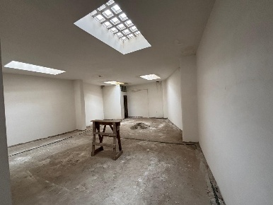 Foto Negozio in via Trilussa, Albano Laziale Centro di 100 m² con 1 locali