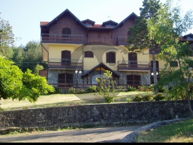 Foto Hotel in via ROMA, Pellegrino Parmense Centro di 450 m² con 15 locali