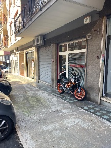 Foto Negozio in via Tancredi Cartella 36, Roma Casal Bruciato di 80 m²