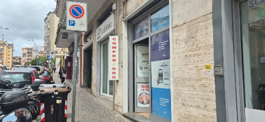 Foto Negozio in via Giacinto Gigante, Napoli Arenella di 30 m² con 1 locali