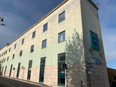 Foto Negozio in via Gregoriana, Frascati di 150 m² con 3 locali in affitto