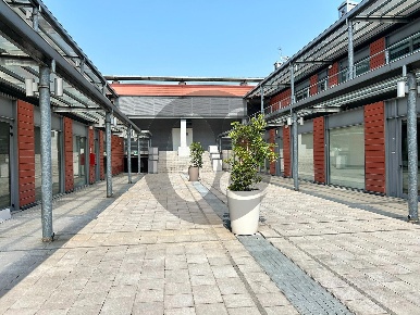 Foto Ufficio in via Cremona, Manerbio Centro di 540 m² con 15 locali