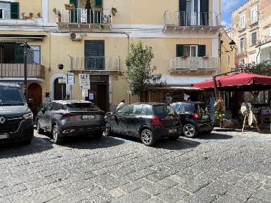 Foto Negozio in via Luigi Mazzella, Ischia Centro di 40 m² con 1 locali