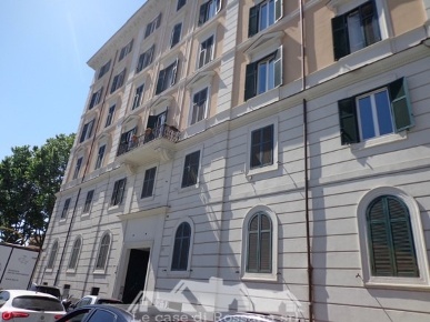 Foto Negozio in via Palestro, Roma Castro Pretorio di 241 m² con 4 locali