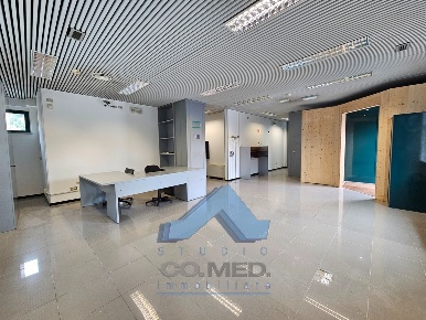 Foto Negozio in via locatelli 10 orio al serio, Orio al Serio di 170 m²