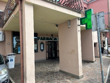 Foto Negozio in via Roma, Rocca di Papa Centro di 220 m² con 1 locali