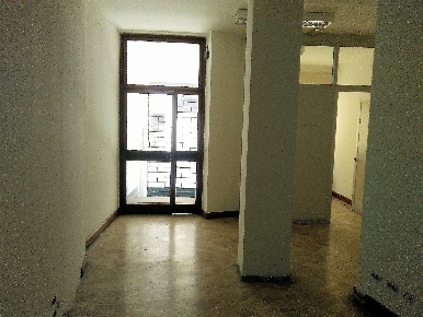 Foto Ufficio in via Mazenta, Magenta Centro di 90 m² con 4 locali