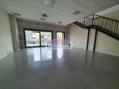 Foto Negozio in via Lago di Carezza 10A, Carpi Cibeno di 140 m² in vendita