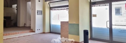 Foto Negozio in via Angelo Poliziano, Roma Colle Oppio di 187 m² in affitto