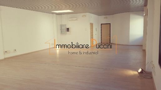 Foto Ufficio in via Guinizzelli 20, Calenzano Centro di 110 m² con 1 locali