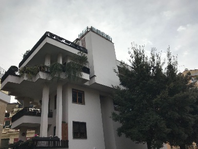 Foto Negozio in via Fratelli Bandiera, Roma Monteverde Vecchio di 100 m²