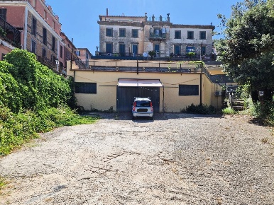Foto Negozio in piazza della Repubblica, Rocca di Papa Centro di 180 m²