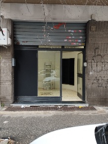 Foto Negozio in via Adolfo Omodeo 47, Roma Appio Latino di 40 m² in affitto