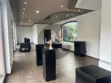 Foto Negozio in via isole lipari, Brescia Brescia Due di 84 m² con 1 locali