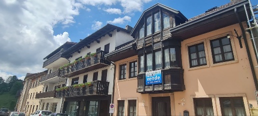 Foto Bar in via Jacopo Scajaro, Asiago Centro di 500 m² con 10 locali