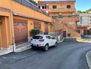 Foto Negozio in castelnuovo di porto, Castelnuovo di Porto Centro di 110 m²