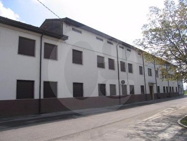 Foto Hotel in via tinelli Soncino, Soncino Centro di 4000 m² con 20 locali