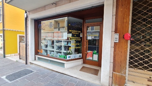 Foto Negozio in via dalla Zuanna, Asiago Centro di 86 m² con 2 locali