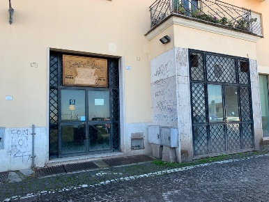 Foto Negozio in piazza Mazzini, Frascati di 340 m² con 5 locali in affitto