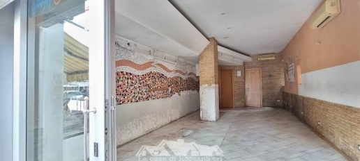 Foto Negozio in via dei Gelsi 35, Roma Centocelle di 48 m² con 1 locali