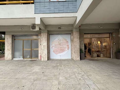 Foto Negozio in via Tevere, Rende di 60 m² con 2 locali in vendita