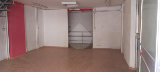 Foto Negozio in Via caduti di via Fani, Cosenza di 70 m² con 2 locali