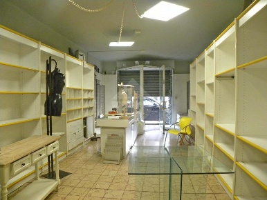Foto Negozio in Via Sarzanese, Lucca Maggiano - San Macario di 85 m²