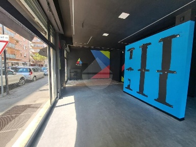 Foto Negozio in Via Corradino D'Ascanio, Pescara di 90 m² con 2 locali