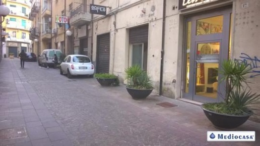 Foto Negozio in via Adua, Cosenza Centro di 30 m² con 1 locali in vendita