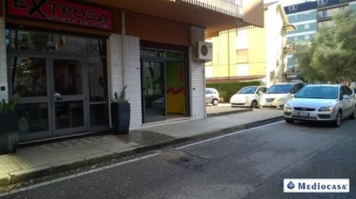 Foto Negozio in Via Fratelli Bandiera - 1Â° traversa Ciro Menotti, Rende
