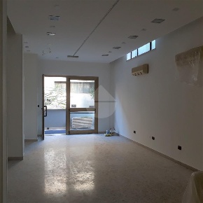 Foto Negozio in VIA BADIA, Teramo di 50 m² con 1 locali in vendita