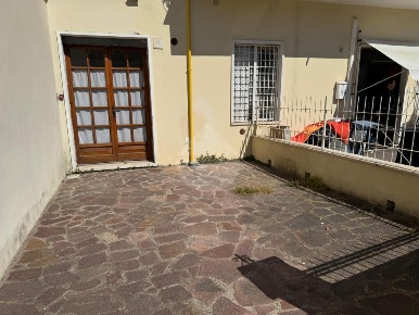 Foto Negozio in via Salvadori, Roma di 30 m² con 1 locali in vendita