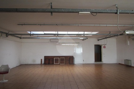 Foto Laboratorio in Via Lisbona, Pontassieve Centro di 200 m² con 1 locali