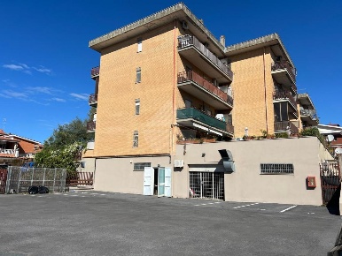 Foto Negozio in Via Buggiano, Roma di 468 m² con 1 locali in vendita