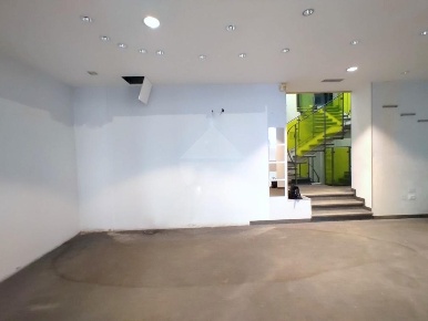 Foto Negozio in Via Angeli, Rovigo di 76 m² con 2 locali in affitto