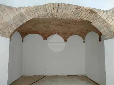 Foto Negozio in VIA DUCA D'AOSTA, Teramo di 95 m² con 3 locali in affitto