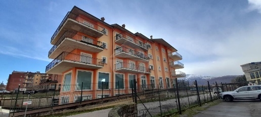 Foto Negozio in STRADA STATLE 80, L'Aquila di 120 m² con 1 locali