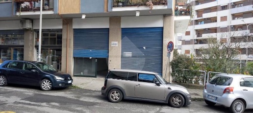 Foto Negozio in Piazza Zumbini, Cosenza di 160 m² con 2 locali in vendita