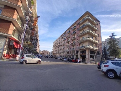 Foto Laboratorio in Via delle Medaglie d'Oro, Cosenza Centro di 45 m²