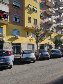 Foto Negozio in Via Morozzo della Rocca, Roma di 60 m² con 2 locali