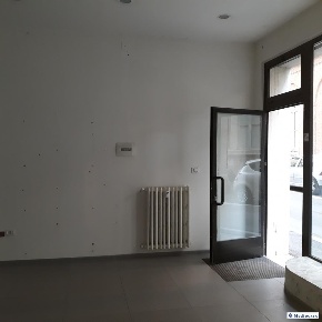 Foto Negozio in VIA LUIGI BRIGIOTTI, Teramo di 70 m² con 1 locali
