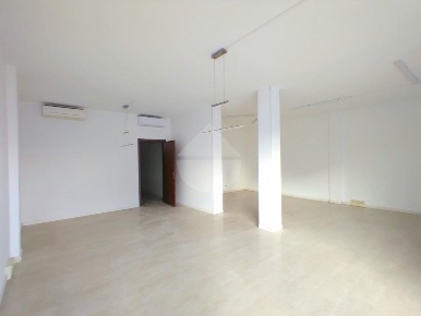 Foto Negozio in Via Chiarugi, Rovigo di 94 m² con 2 locali in affitto