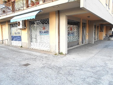 Foto Laboratorio in Via San Paolo, Quarrata di 140 m² con 1 locali